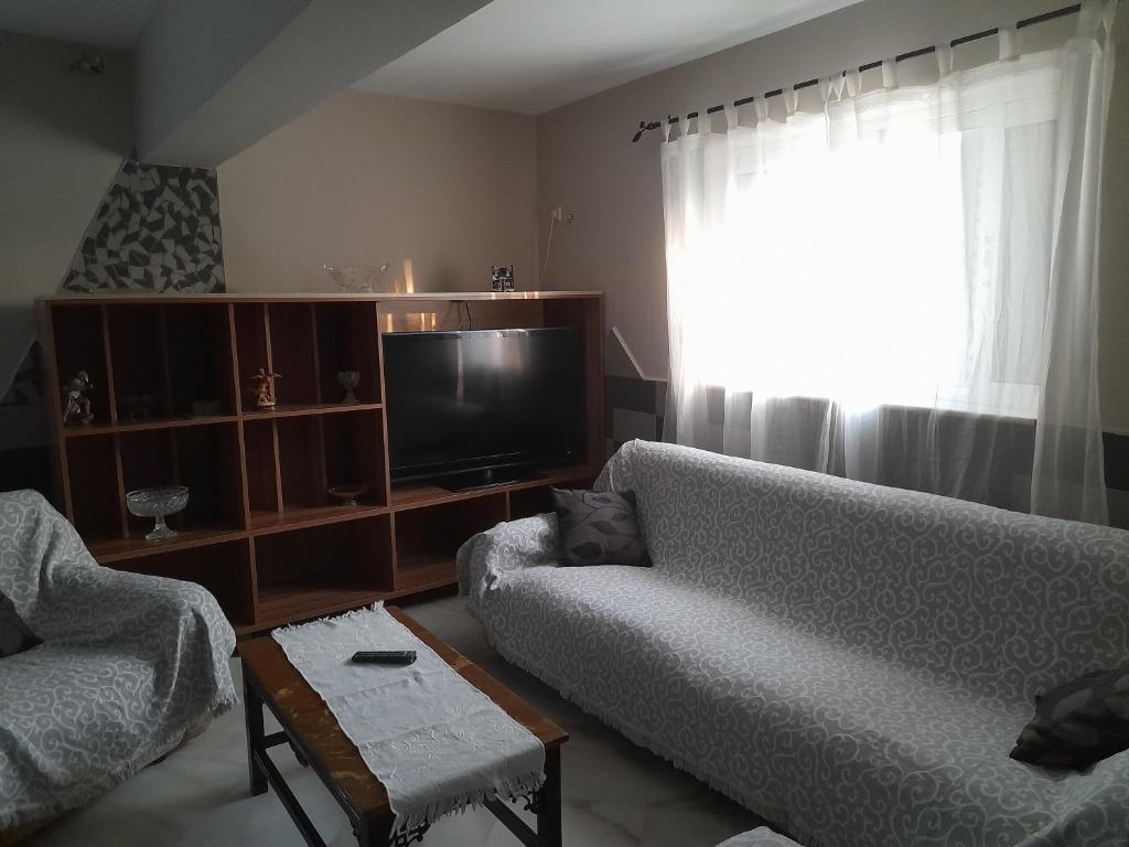 TV a/nebo společenská místnost v ubytování Maria’s House Kineta