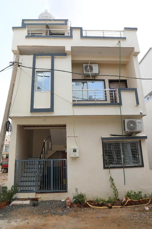 Aradhya Prime Home Stay - 山景家庭房