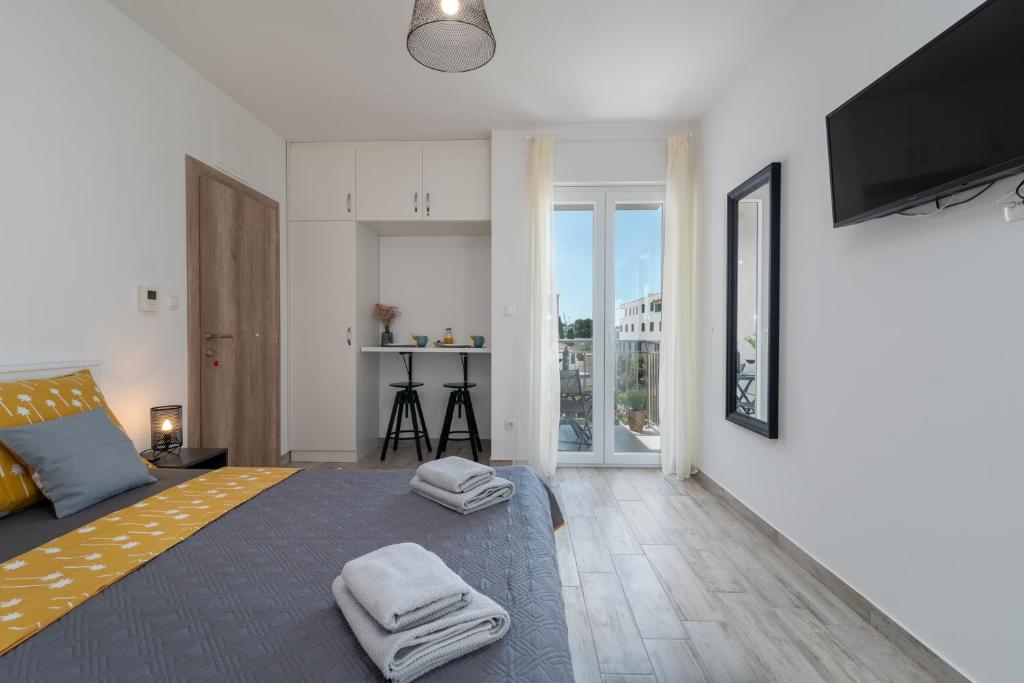 Postel nebo postele na pokoji v ubytování Apartmani Luce Trogir