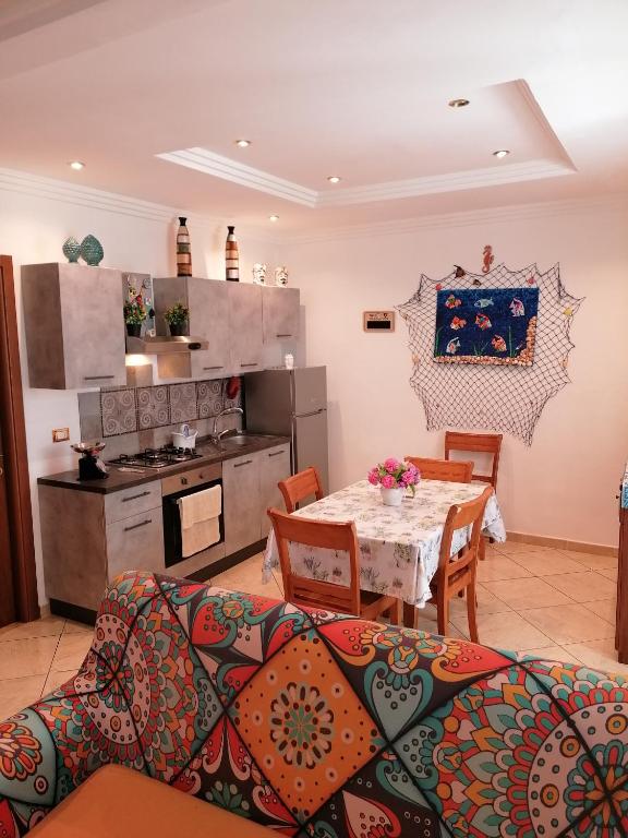 Kuchyňa alebo kuchynka v ubytovaní CupidoHouse a Mondello