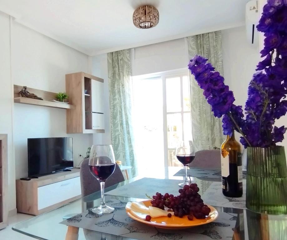 Apartamentos Torrevista three bedroom apartment, two swimming pools and garage en Torrevieja, Comunidad Valenciana