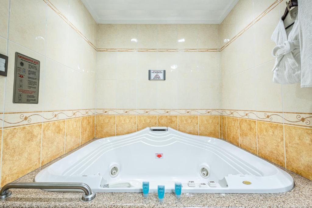 Suites Inn la Muralla Hotel & Spa - 