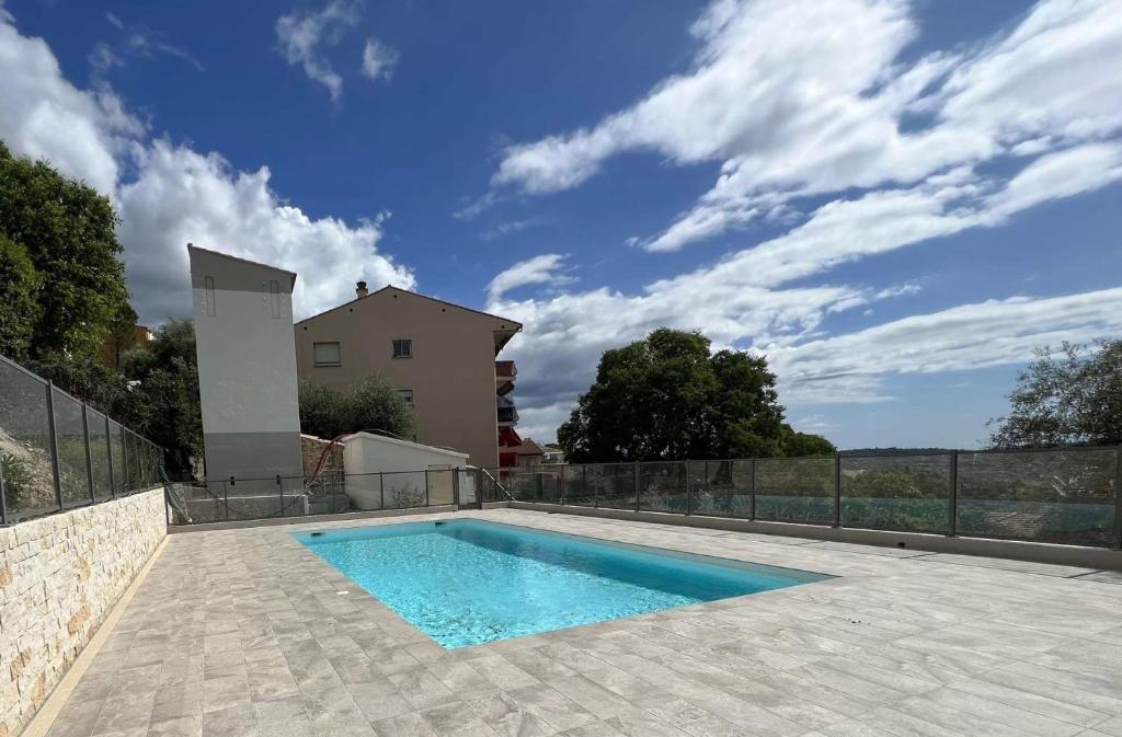 a swimming pool in a yard with a fence at Superbe appartement 3 chambres à Grasse in Grasse