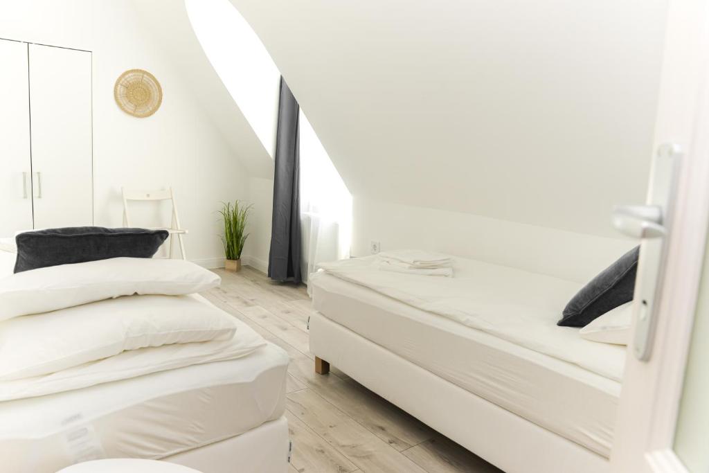 Postel nebo postele na pokoji v ubytování Raba92 Apartman House