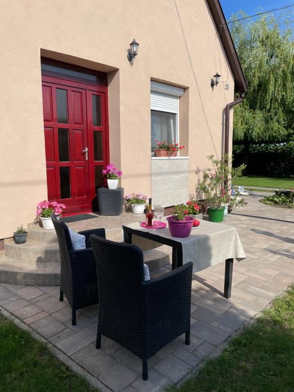 Een tuin van Linett Apartman
