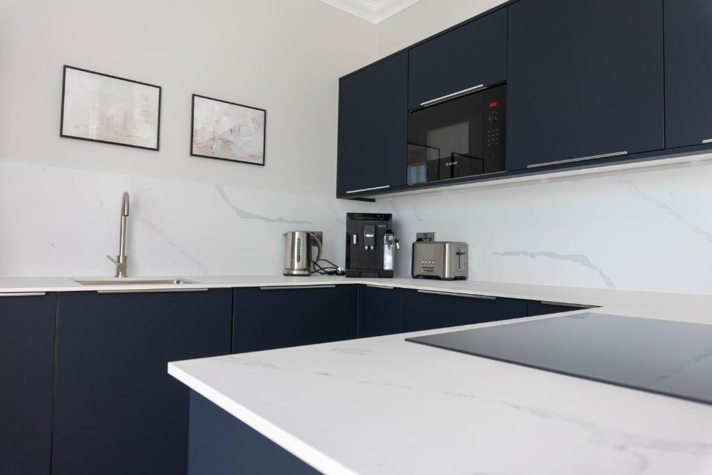 Kuchyň nebo kuchyňský kout v ubytování Oban Apartments
