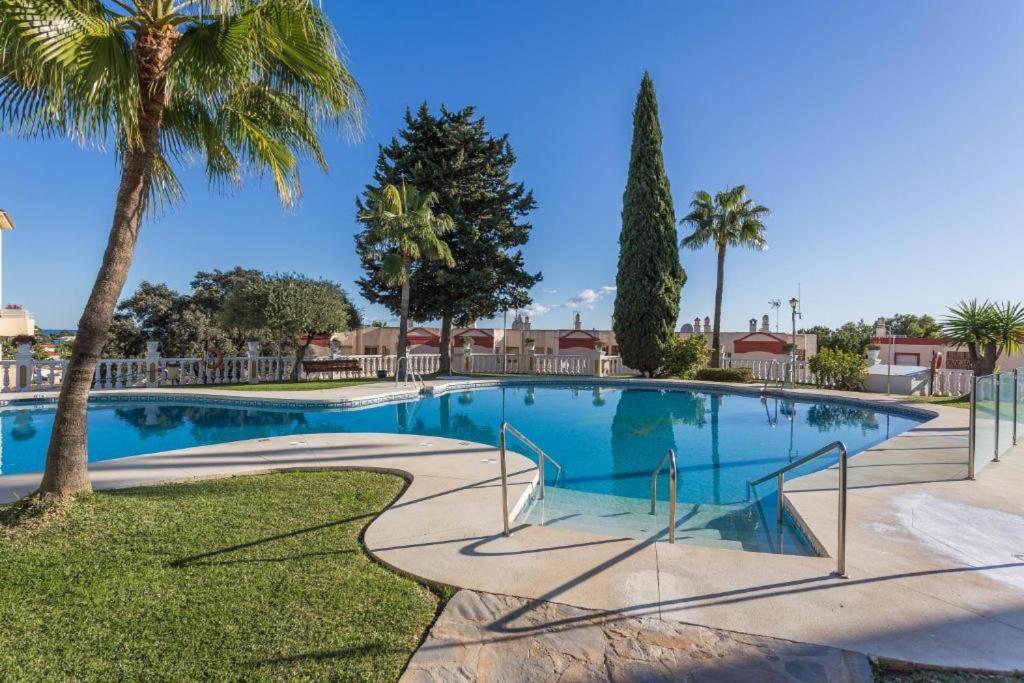 Basen w obiekcie Pueblo Los Olivos, Riviera del Sol lub w pobliżu