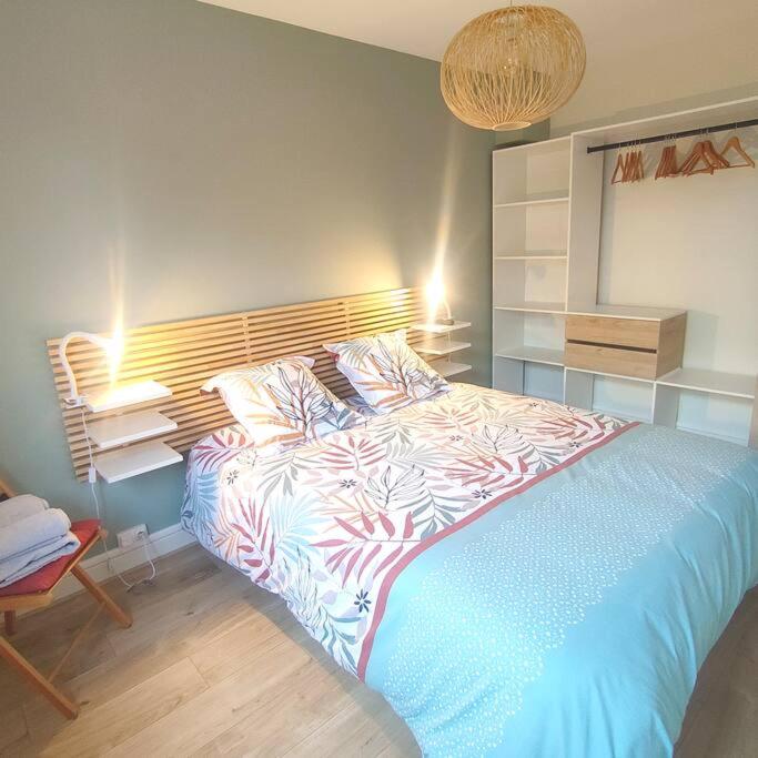 a bedroom with a large bed in a room at Entre ville et vignes 5 min Zenith Grande Halle Auvergne in Romagnat