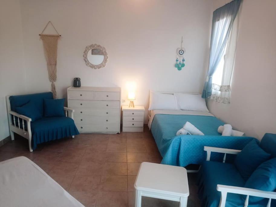 a bedroom with a bed and a couch and a chair at Welcome Home in Kómi