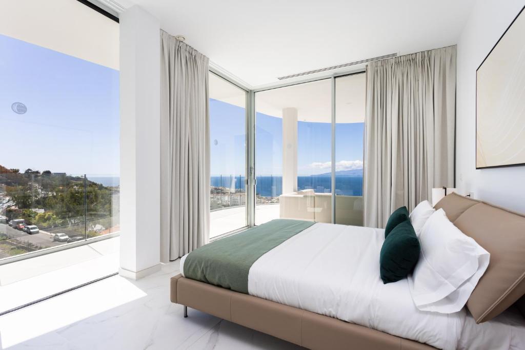 Fotografie z fotogalerie ubytování Crystal I Luxury Apartments by EnjoyaHome v destinaci Acantilado de los Gigantes
