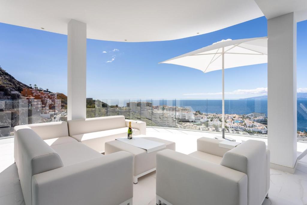 Fotografie z fotogalerie ubytování Crystal I Luxury Apartments by EnjoyaHome v destinaci Acantilado de los Gigantes