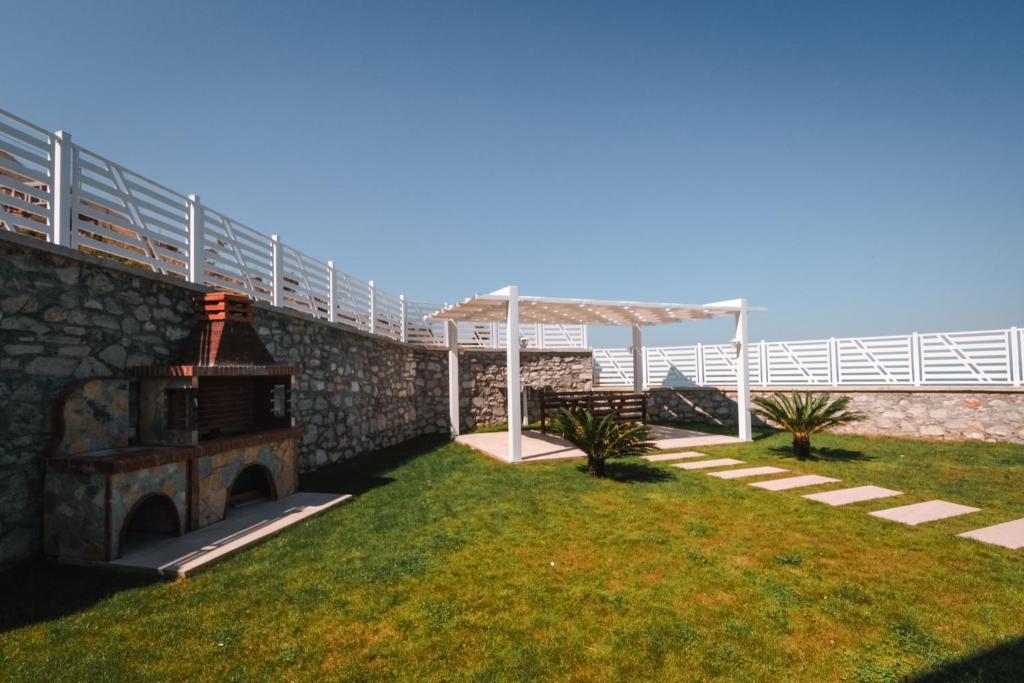 Fotografie z fotogalerie ubytování The Panoramic Villa v destinaci Shirokë