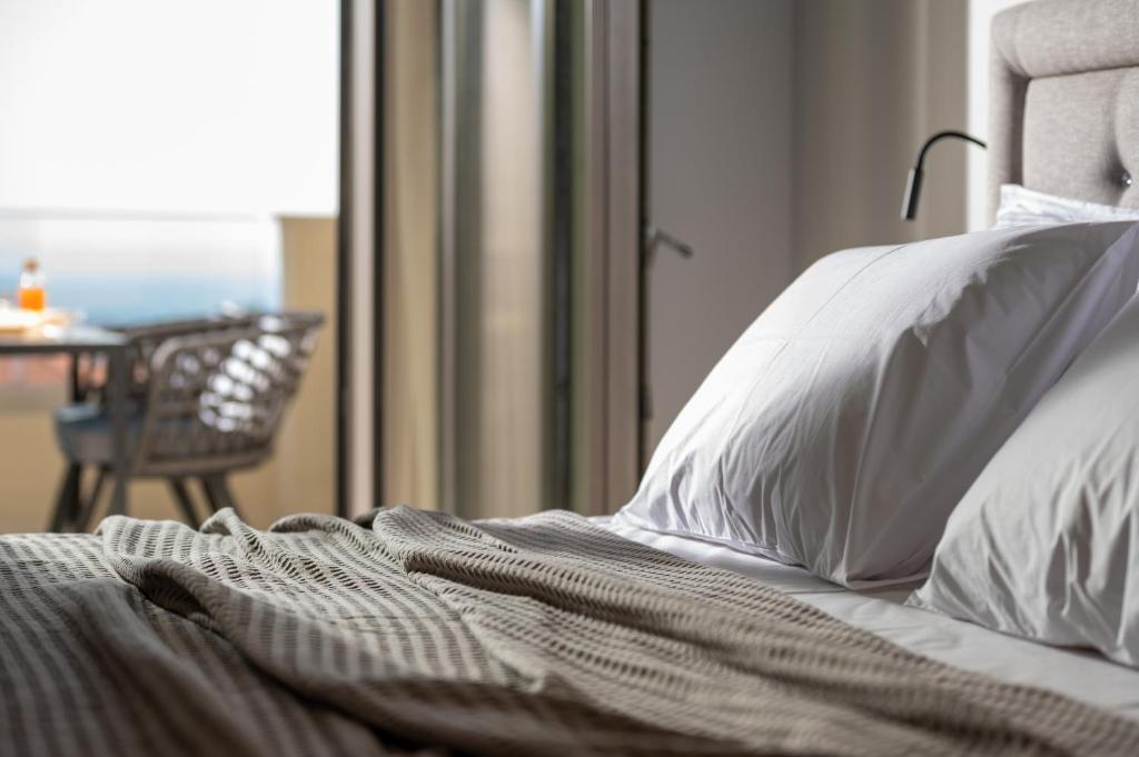 Postel nebo postele na pokoji v ubytování Melian Suites