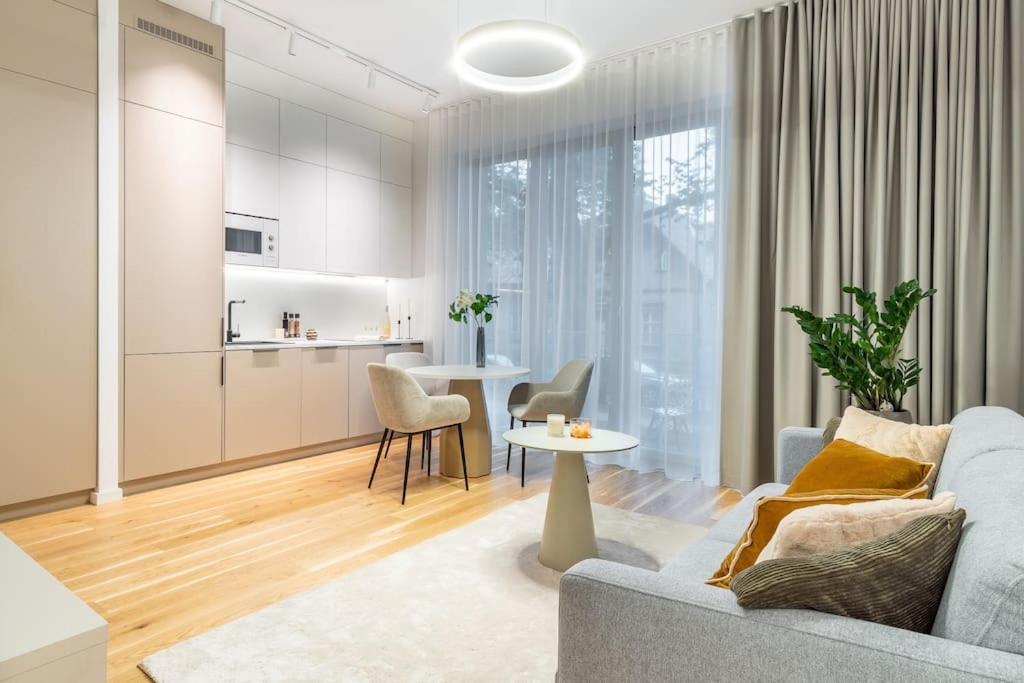 Köök või kööginurk majutusasutuses Uus korter Pärnu rannarajoonis