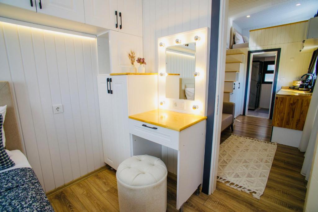 Kuchyň nebo kuchyňský kout v ubytování ELIES TINY GLAMPING