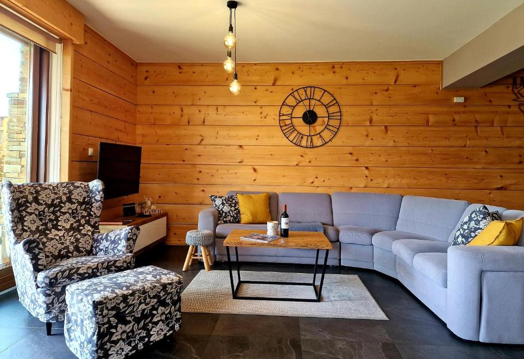 Posedenie v ubytovaní Exclusive apartment with sauna and garden on the Czorsztyn lake