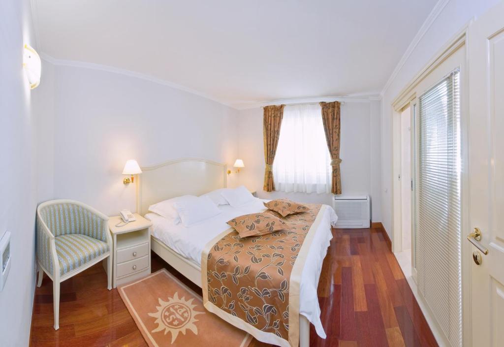 Postel nebo postele na pokoji v ubytování Hotel Sunceva Postelja Brela