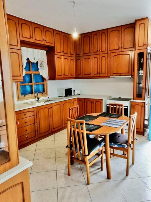Kuchyň nebo kuchyňský kout v ubytování Dina's Beach House