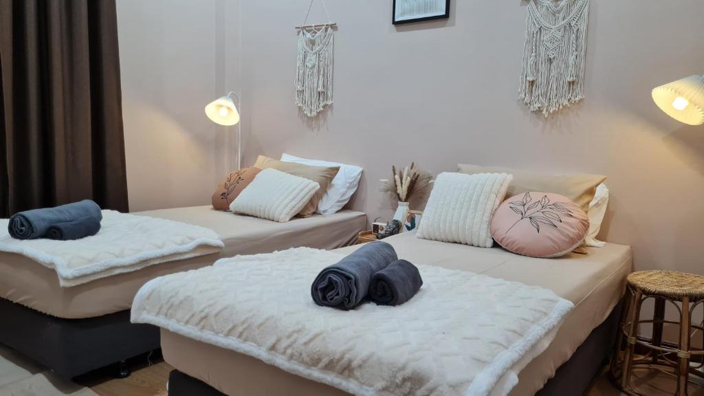 Postel nebo postele na pokoji v ubytování บ้านเซฟโซน