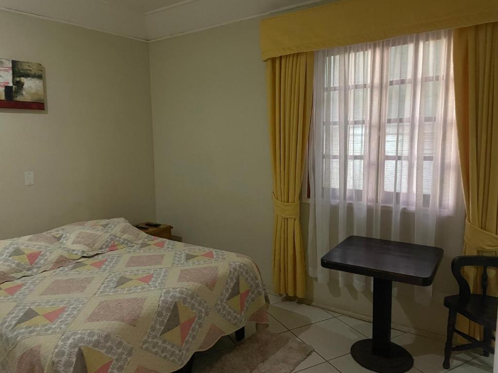 Llit o llits en una habitació de Hotel Palermo Quintero