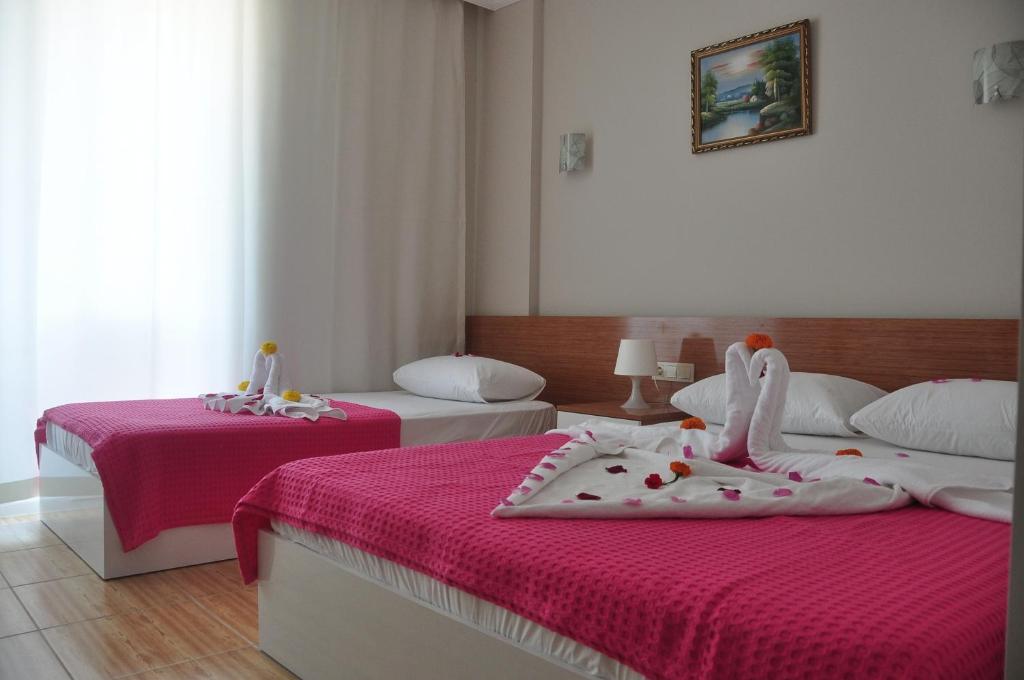Postel nebo postele na pokoji v ubytování Önder Yıldız Hotel