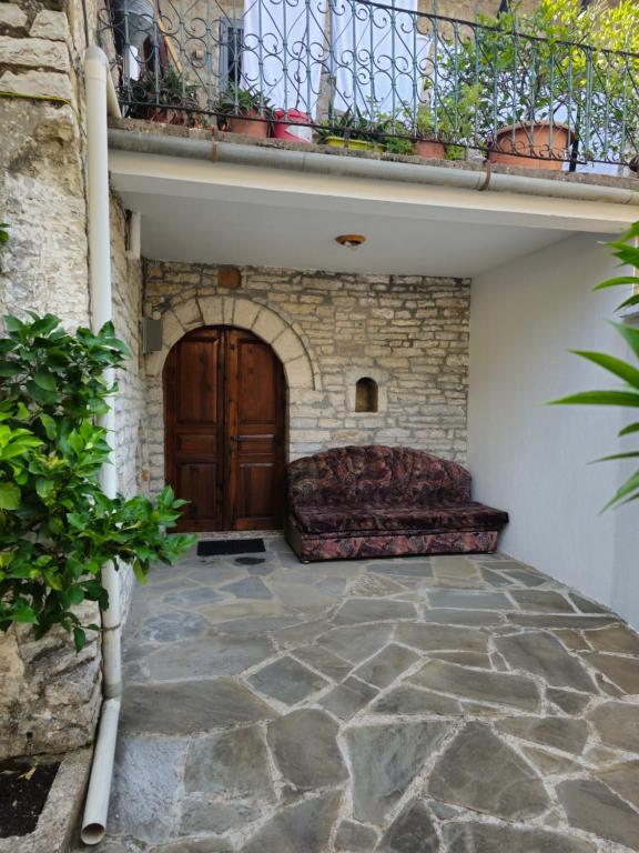 Traditional House Shapllo - Image 4