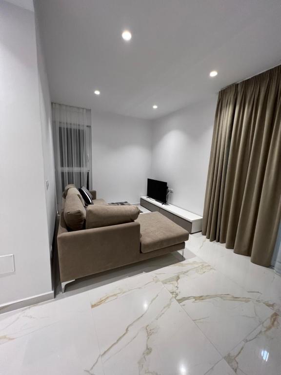 Mumbas Apartment 3