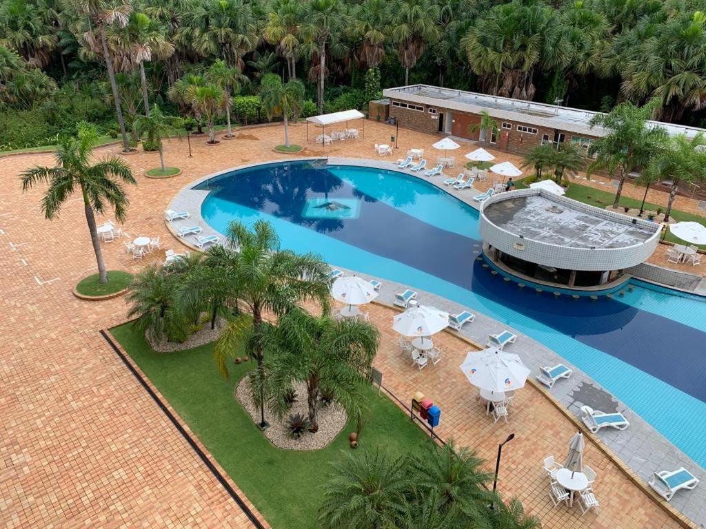 una vista aérea de una piscina en un complejo en Flat no Condomínio Gran Lençóis-Barreirinhas - MA en Barreirinhas