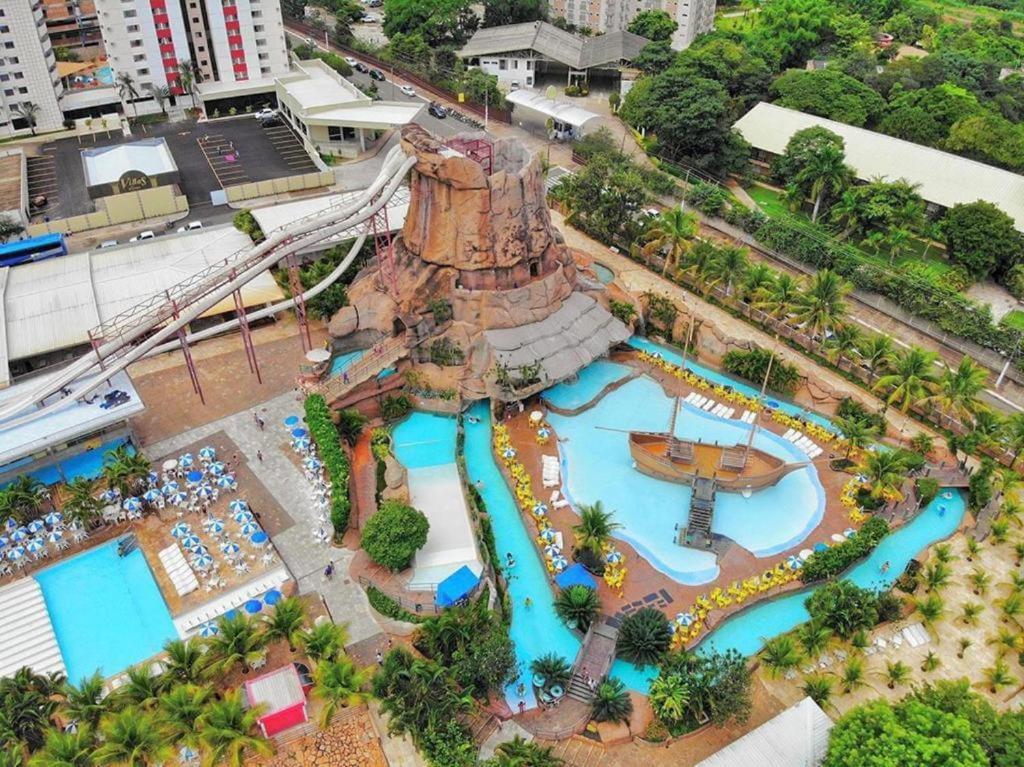 an aerial view of a water park at a theme park at SPAZZIO Andrian & Silva - INCLUSOS INGRESSOS DO PARQUE in Caldas Novas