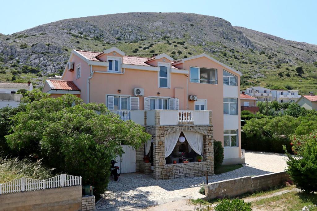 Výhľad na hory alebo výhľad na hory priamo z apartmánu