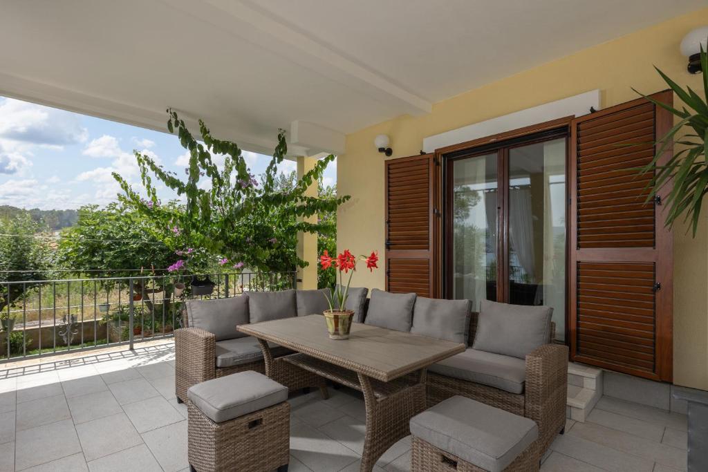 Balkón alebo terasa v ubytovaní Apartments by the sea Pridraga - Cuskijas, Novigrad - 6306