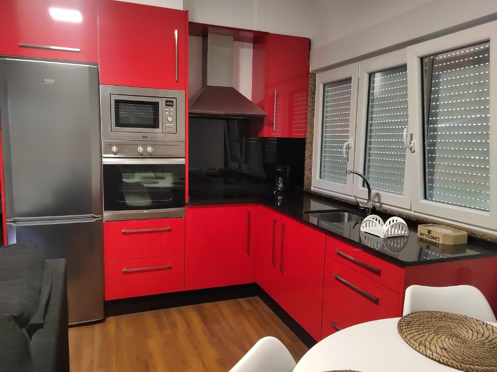 Kuchyňa alebo kuchynka v ubytovaní Apartamentos en Leis Muxia