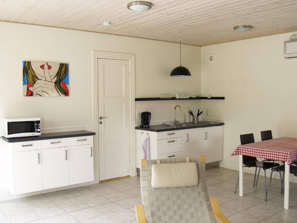 Kuchyň nebo kuchyňský kout v ubytování Juhl's Bed & Breakfast