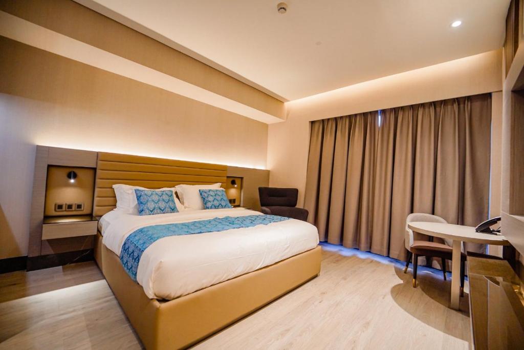Postel nebo postele na pokoji v ubytování Bayprime Hotel