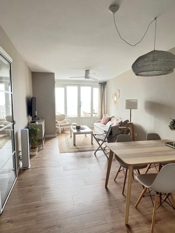 Kuchyň nebo kuchyňský kout v ubytování Sanxenxo a un minuto playa vistas y Garage 8pax