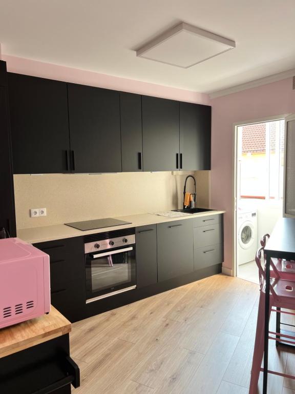Kuchyň nebo kuchyňský kout v ubytování Sanxenxo a un minuto playa vistas y Garage 8pax