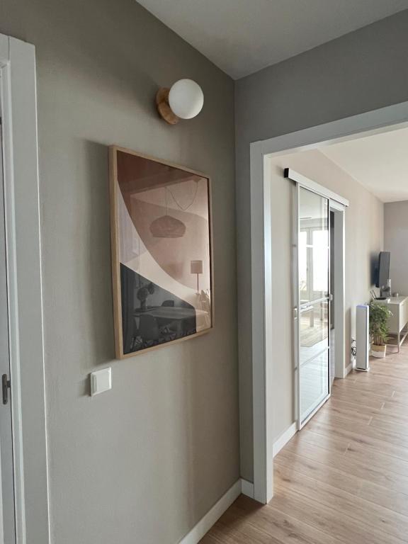 TV a/nebo společenská místnost v ubytování Sanxenxo a un minuto playa vistas y Garage 8pax