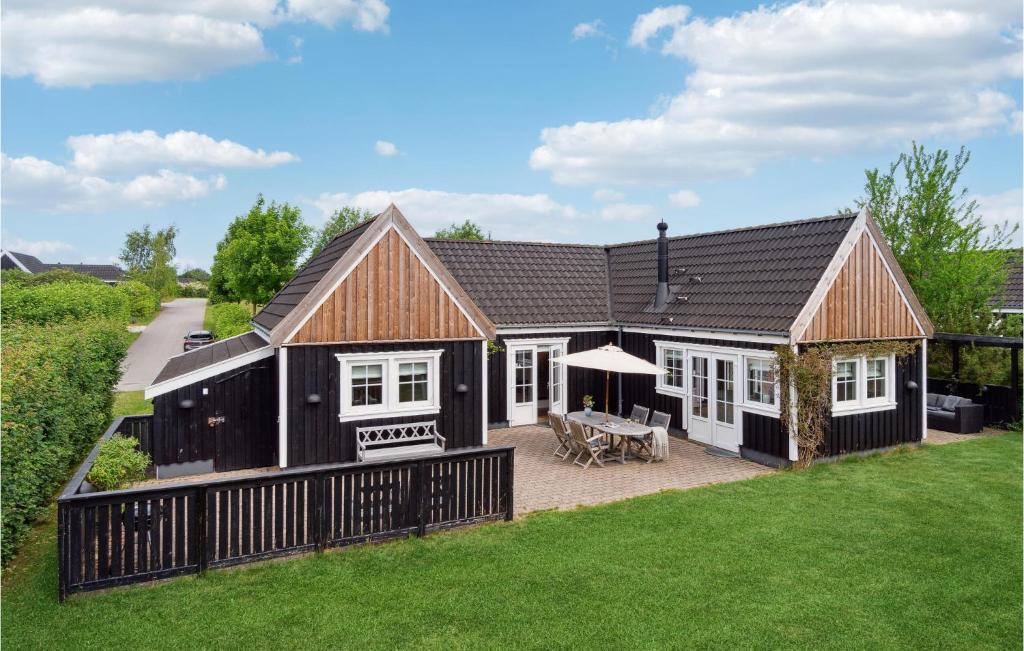 a black and white house with a patio at Tisvildelund in Vejby