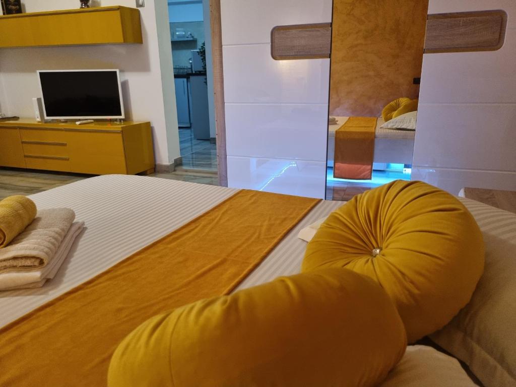 Golden Studio- Panoramic View with Terrace - Studio With Terrace