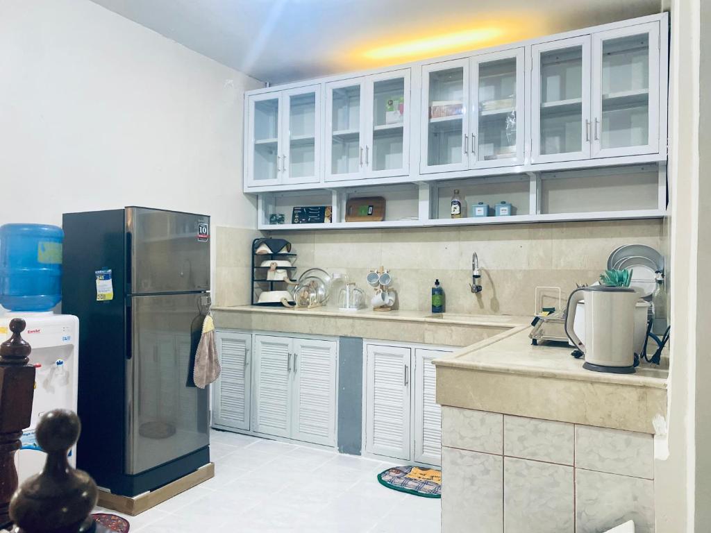 Kuchyň nebo kuchyňský kout v ubytování Teo’s Spacious and Affordable Home in Cabanatuan
