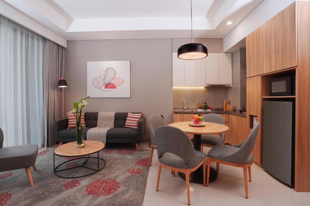 Kuchyň nebo kuchyňský kout v ubytování Citadines Gatot Subroto Jakarta
