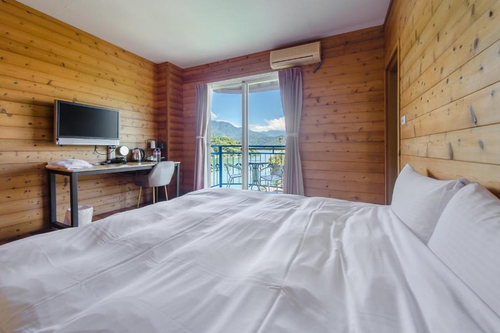 碧水山居湖畔民宿 - Habitación Doble Con Vista A La Montaña