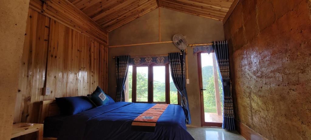 Postel nebo postele na pokoji v ubytování Lý quý homestay