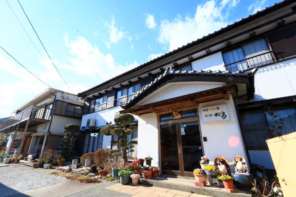 Tòa nhà nơi ryokan tọa lạc