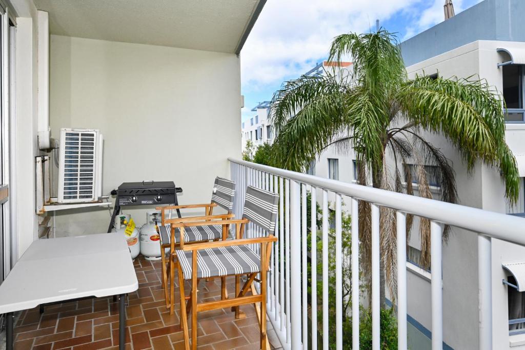 Balkón nebo terasa v ubytování Stylish 2 B/R Kings Beach Apartment (6 guests) ZF4