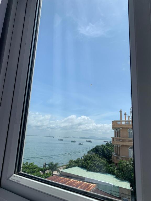 aus einem Fenster mit Meerblick in der Unterkunft Motel Lim in Vũng Tàu