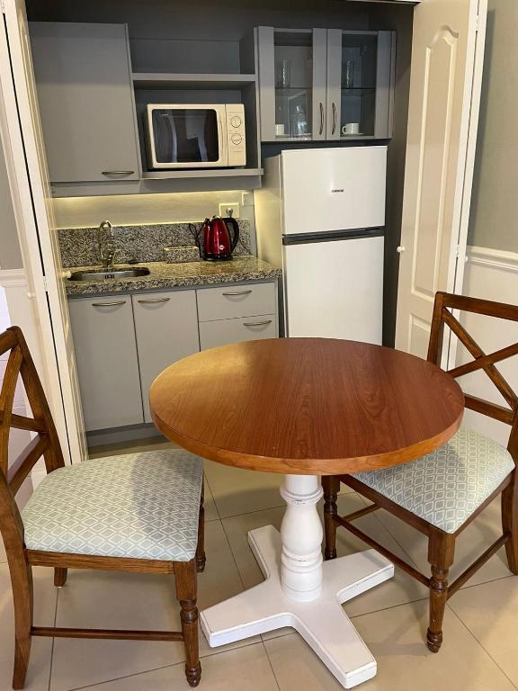 Kuchyň nebo kuchyňský kout v ubytování Hotel Villa Morra Suites