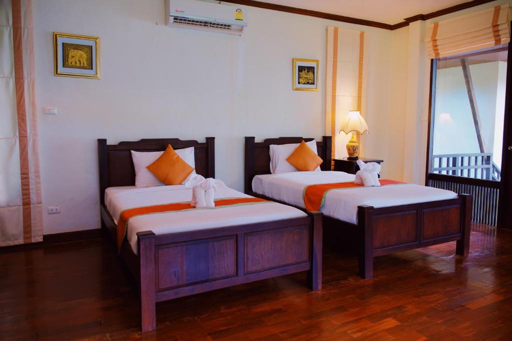 Postel nebo postele na pokoji v ubytování Kooncharaburi Resort - Koh Chang