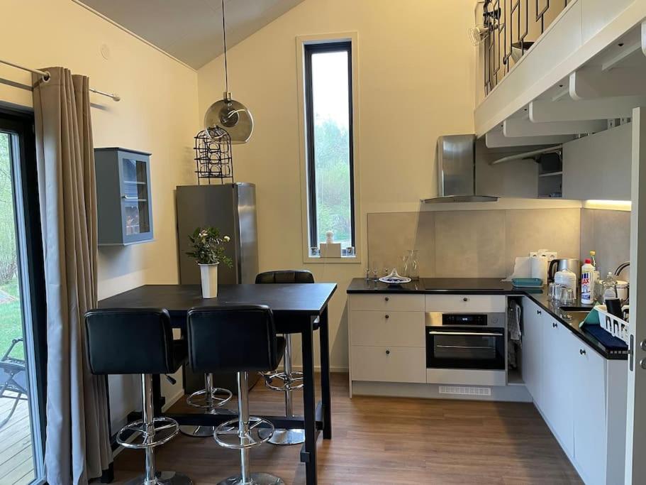 Nyrenoverat strandnära med fantastisk utsikt - Appartement De Trois Chambres