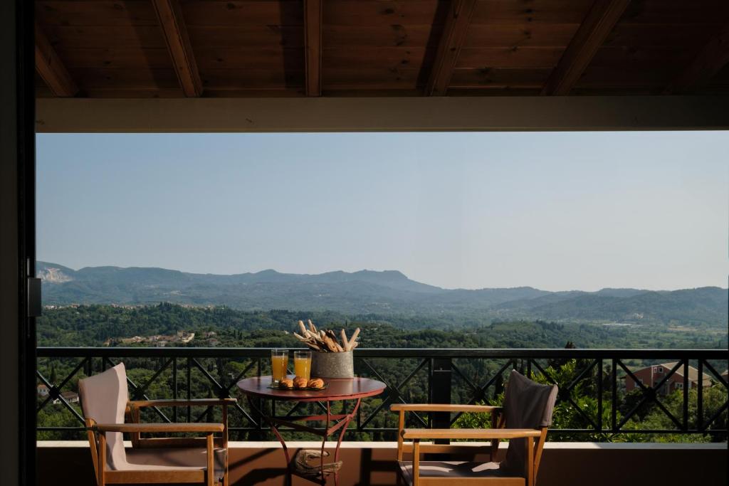 A general mountain view or a mountain view taken from the holiday home